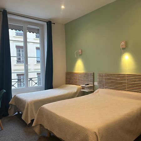 Hotel Azur Лион Екстериор снимка