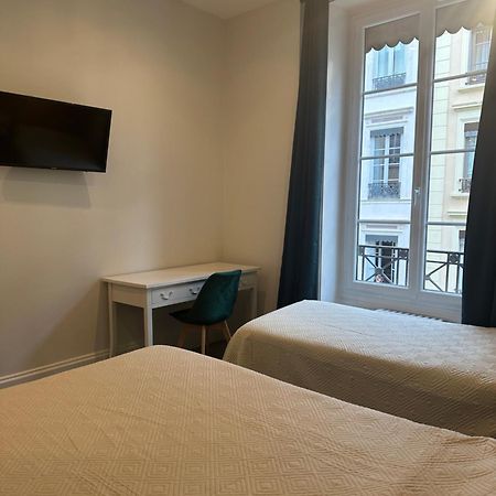 Hotel Azur Лион Екстериор снимка