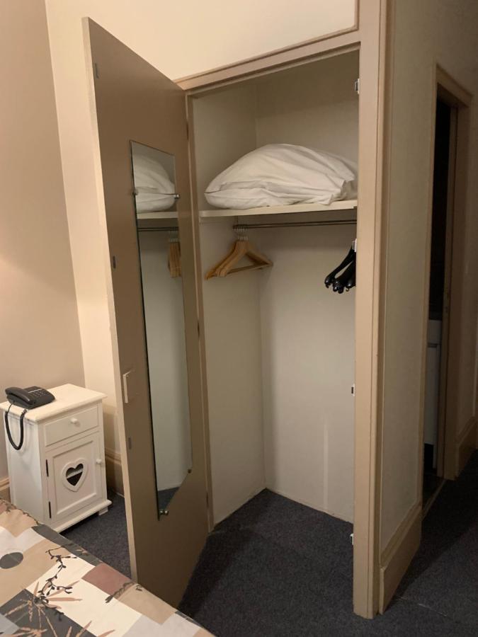 Hotel Azur Лион Екстериор снимка