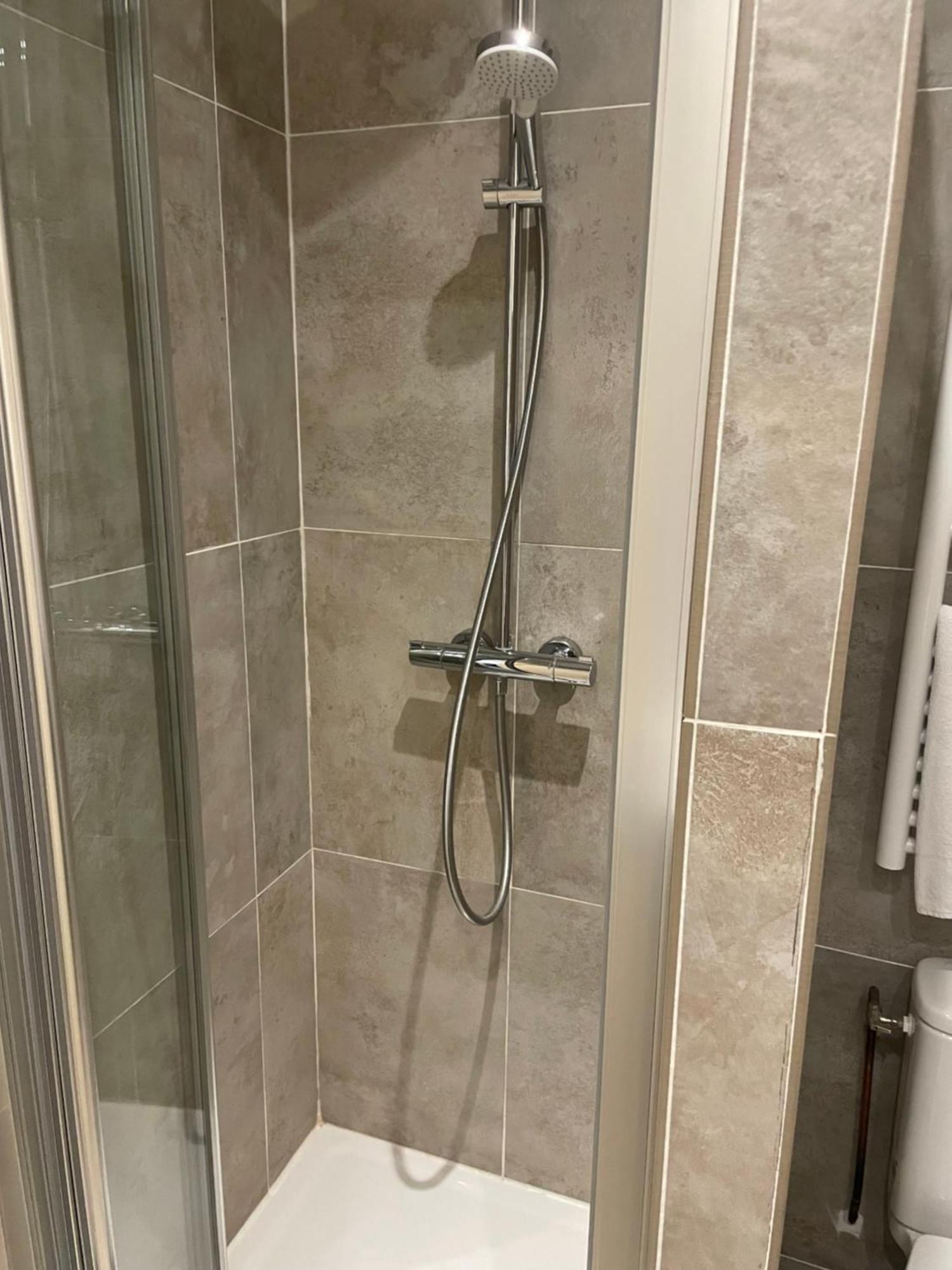 Hotel Azur Лион Екстериор снимка