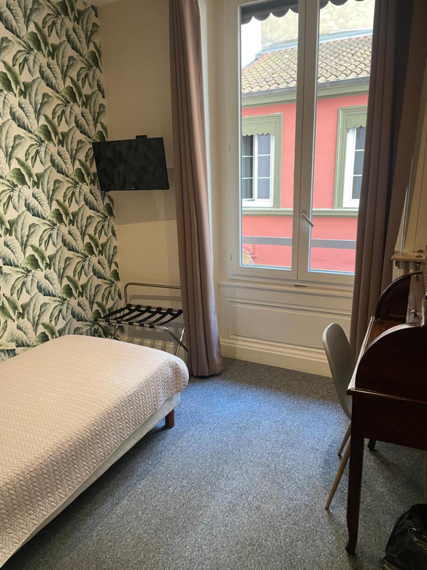 Hotel Azur Лион Екстериор снимка