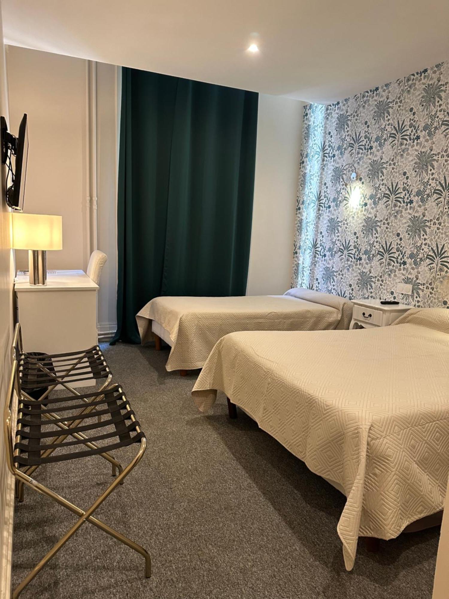 Hotel Azur Лион Екстериор снимка