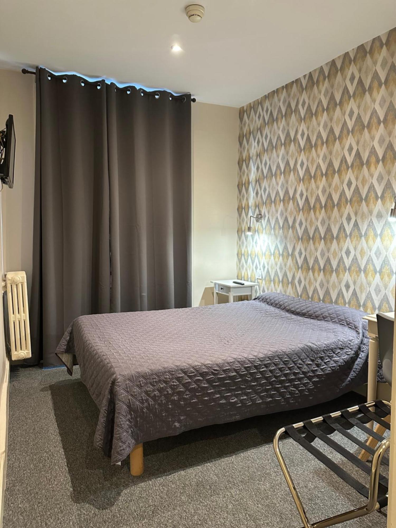 Hotel Azur Лион Екстериор снимка