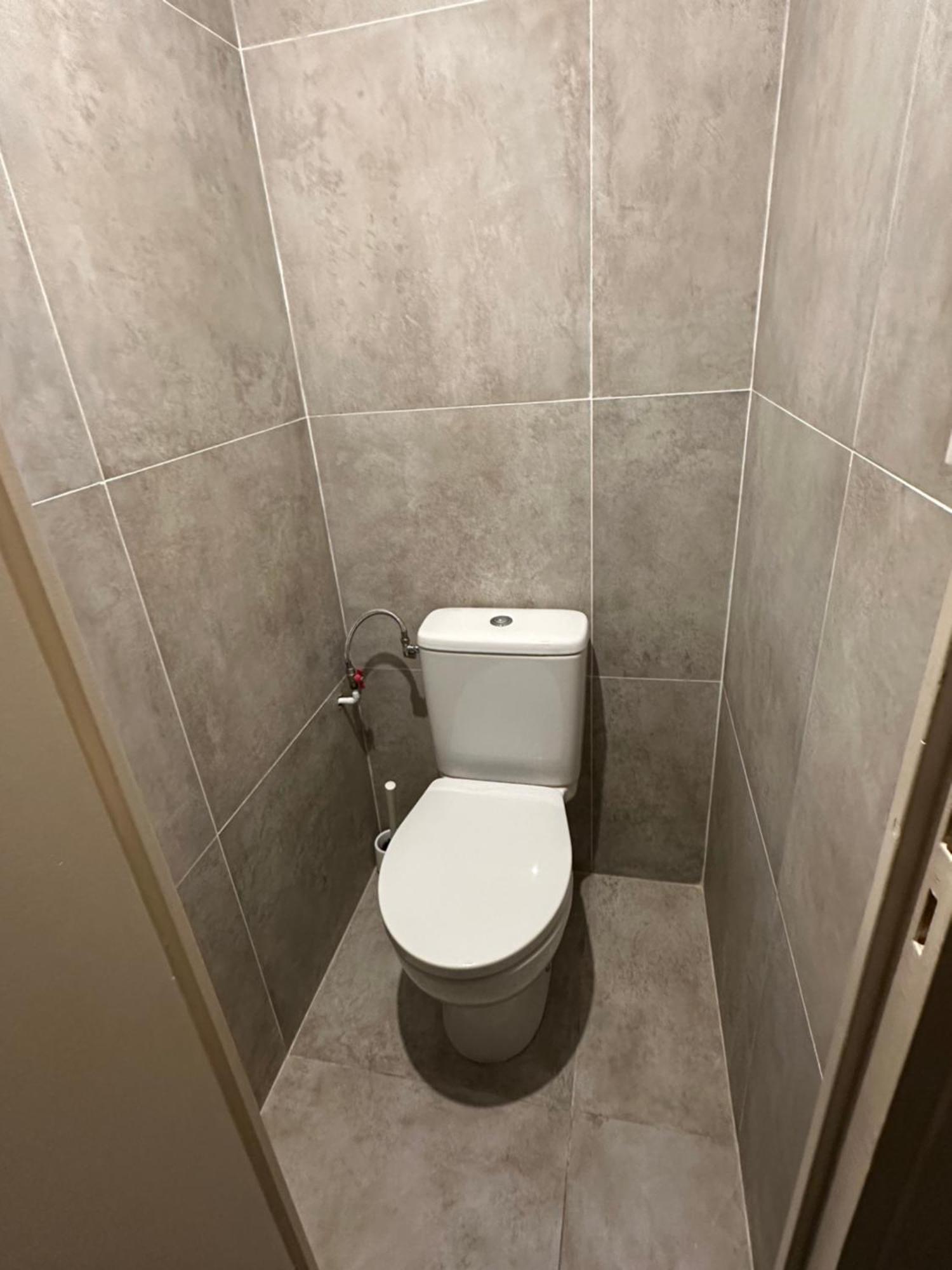 Hotel Azur Лион Екстериор снимка