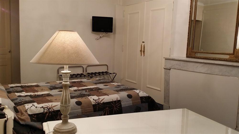 Hotel Azur Лион Екстериор снимка