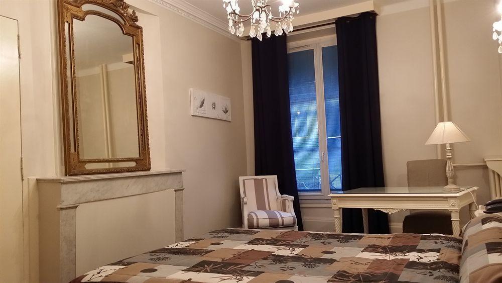 Hotel Azur Лион Екстериор снимка