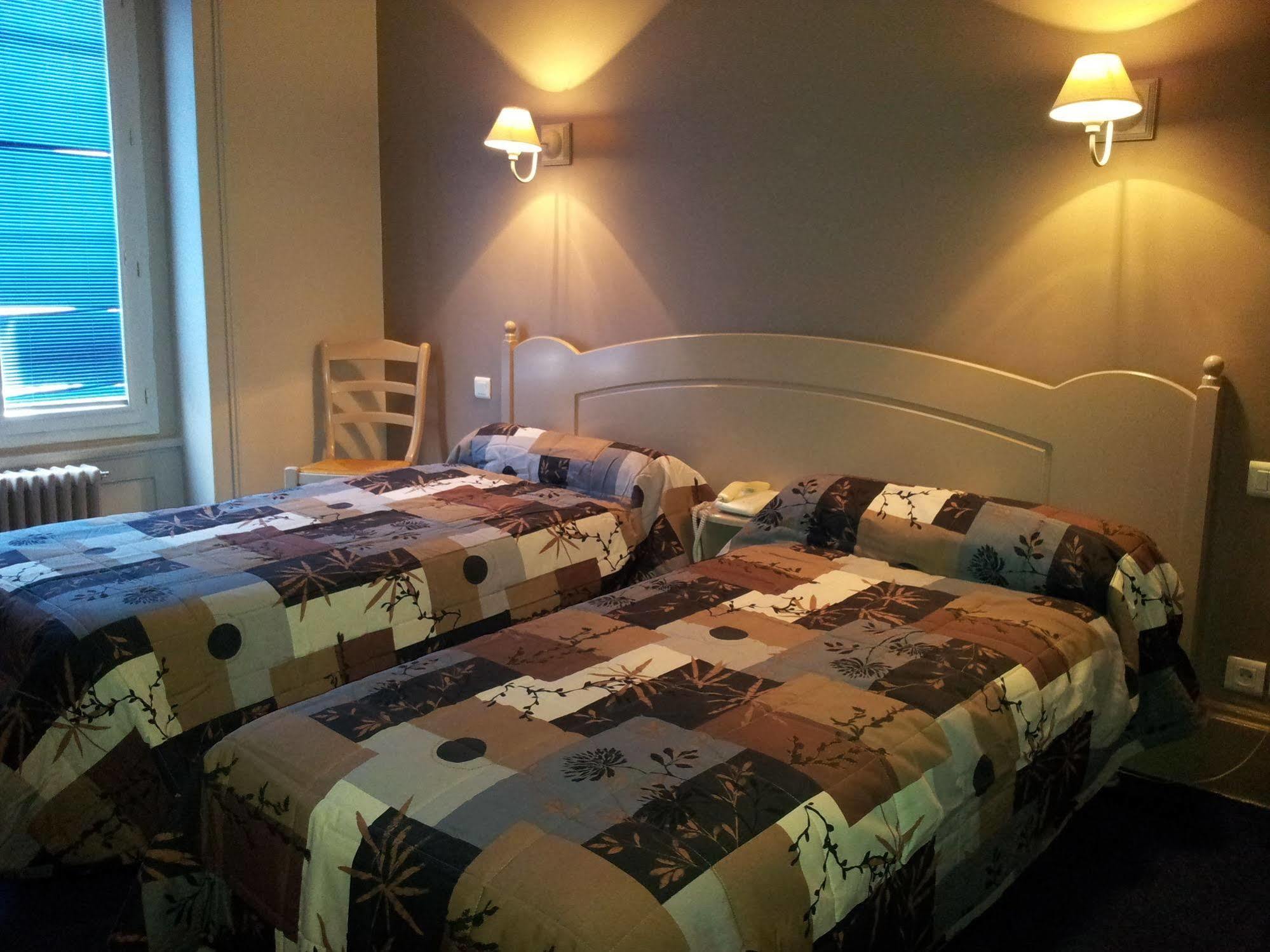 Hotel Azur Лион Екстериор снимка