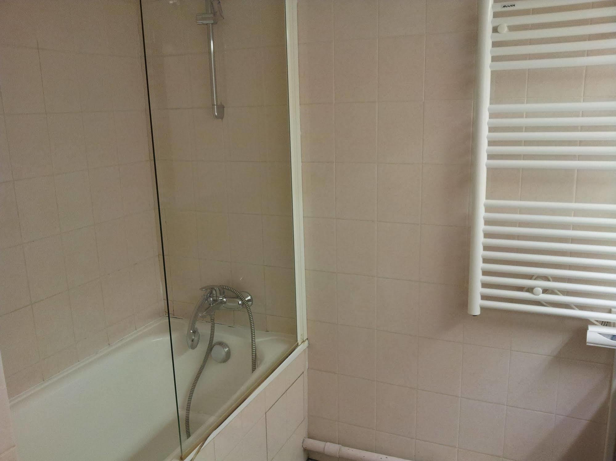Hotel Azur Лион Екстериор снимка