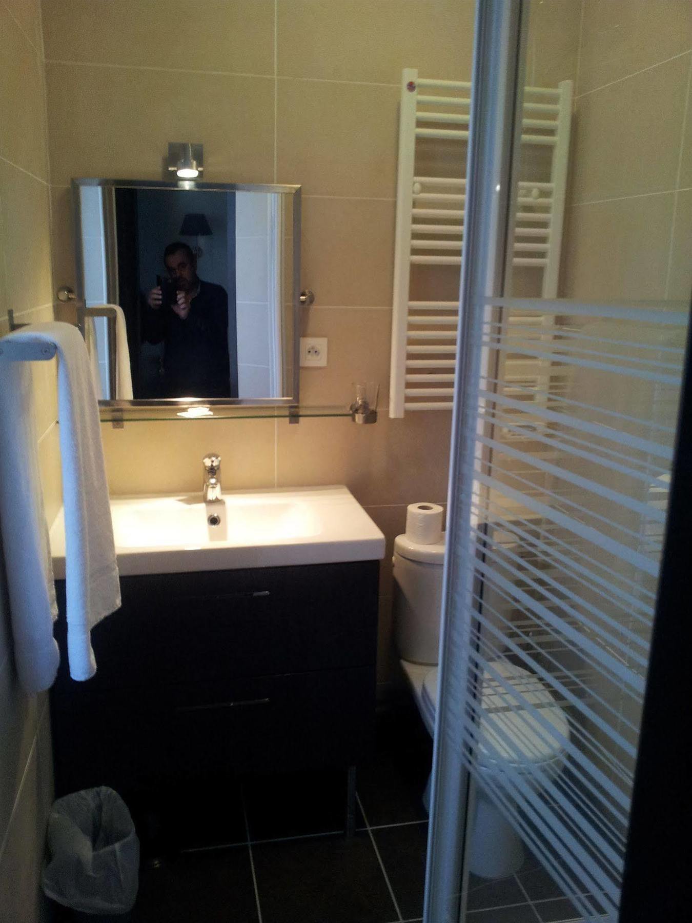 Hotel Azur Лион Екстериор снимка
