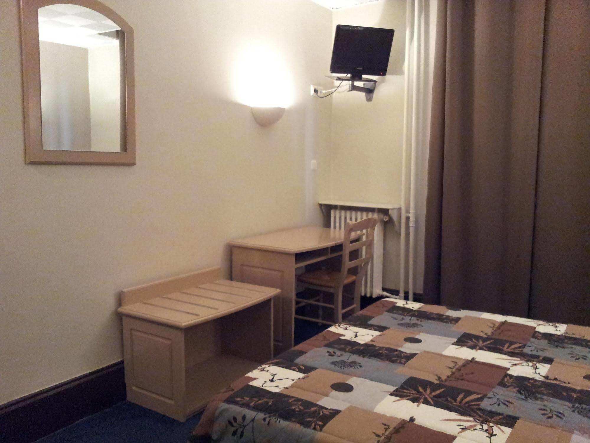 Hotel Azur Лион Екстериор снимка