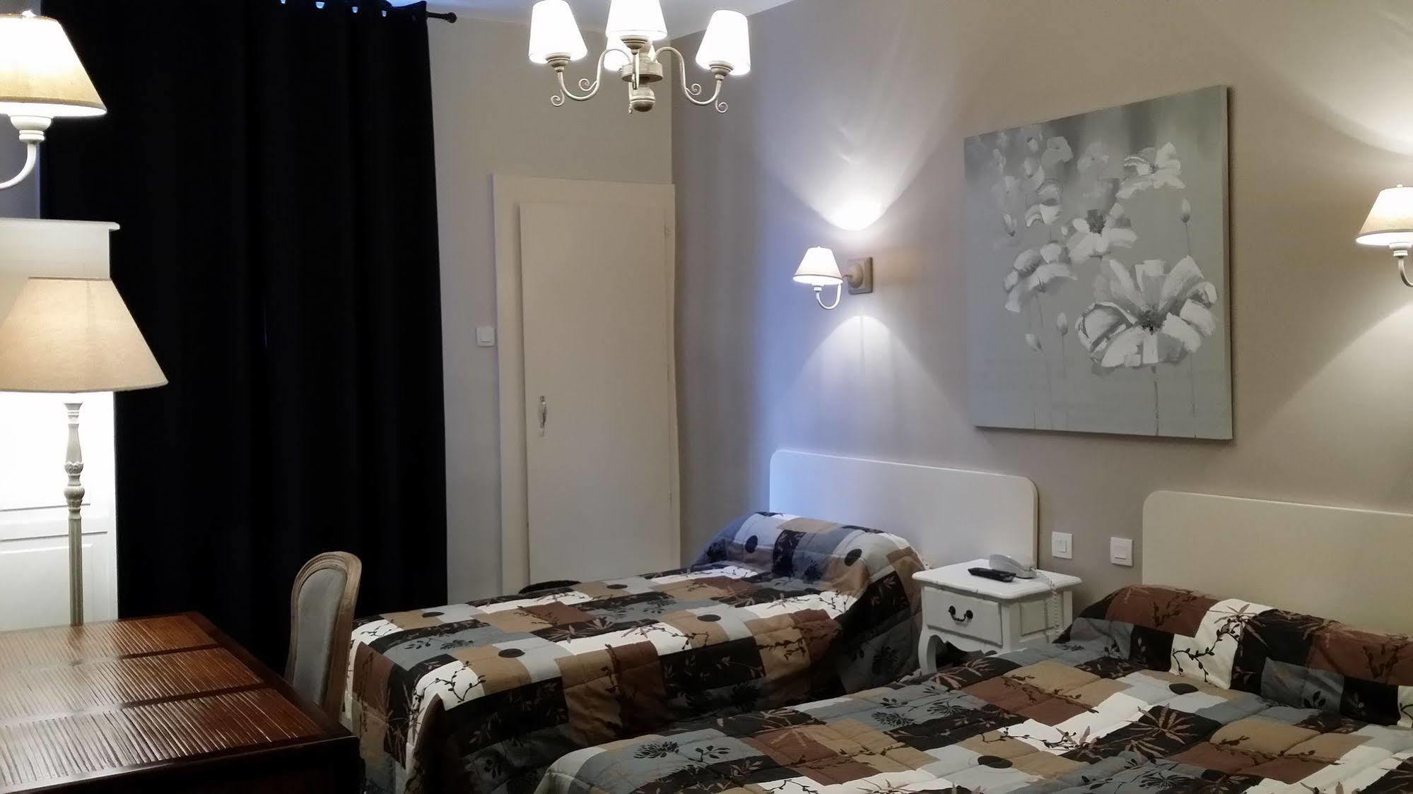 Hotel Azur Лион Екстериор снимка