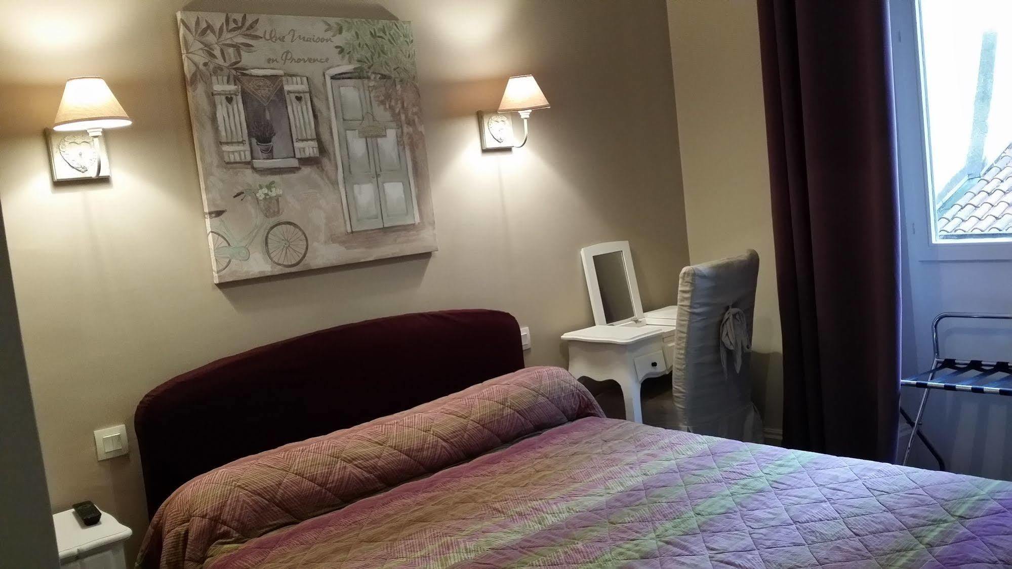 Hotel Azur Лион Екстериор снимка