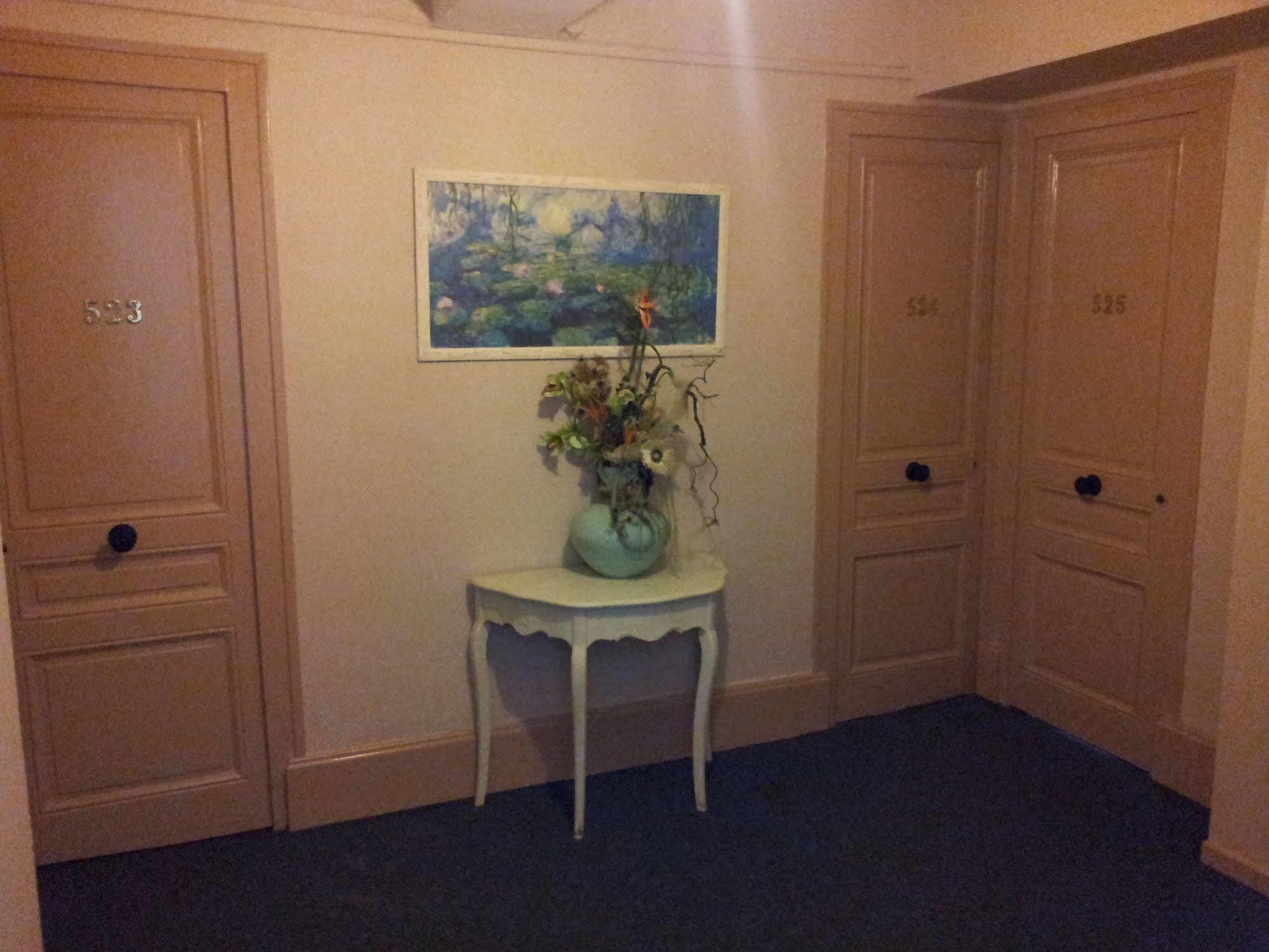 Hotel Azur Лион Екстериор снимка